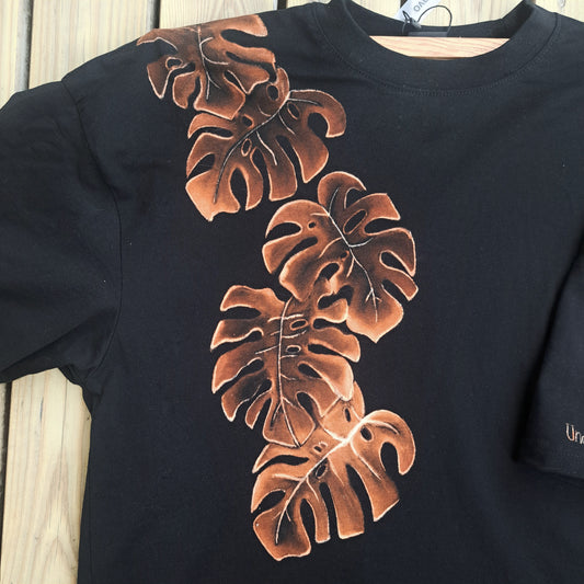 Handmálađur stuttermabolur međ klór