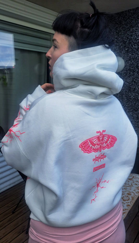 Handmáluđ hvít þykk hettupeysa