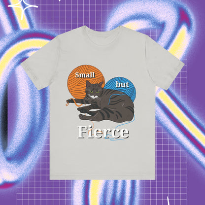 Small but fierce unisex stuttermabolur- prent ađ framan