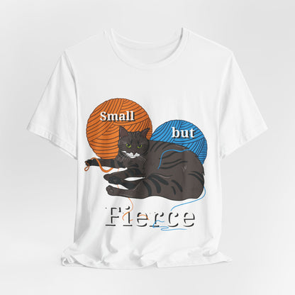 Small but fierce unisex stuttermabolur- prent ađ framan