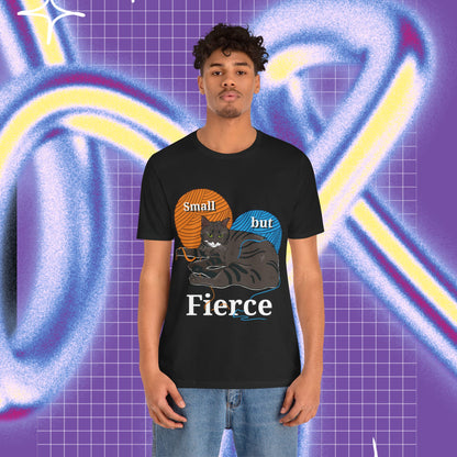 Small but fierce unisex stuttermabolur- prent ađ framan
