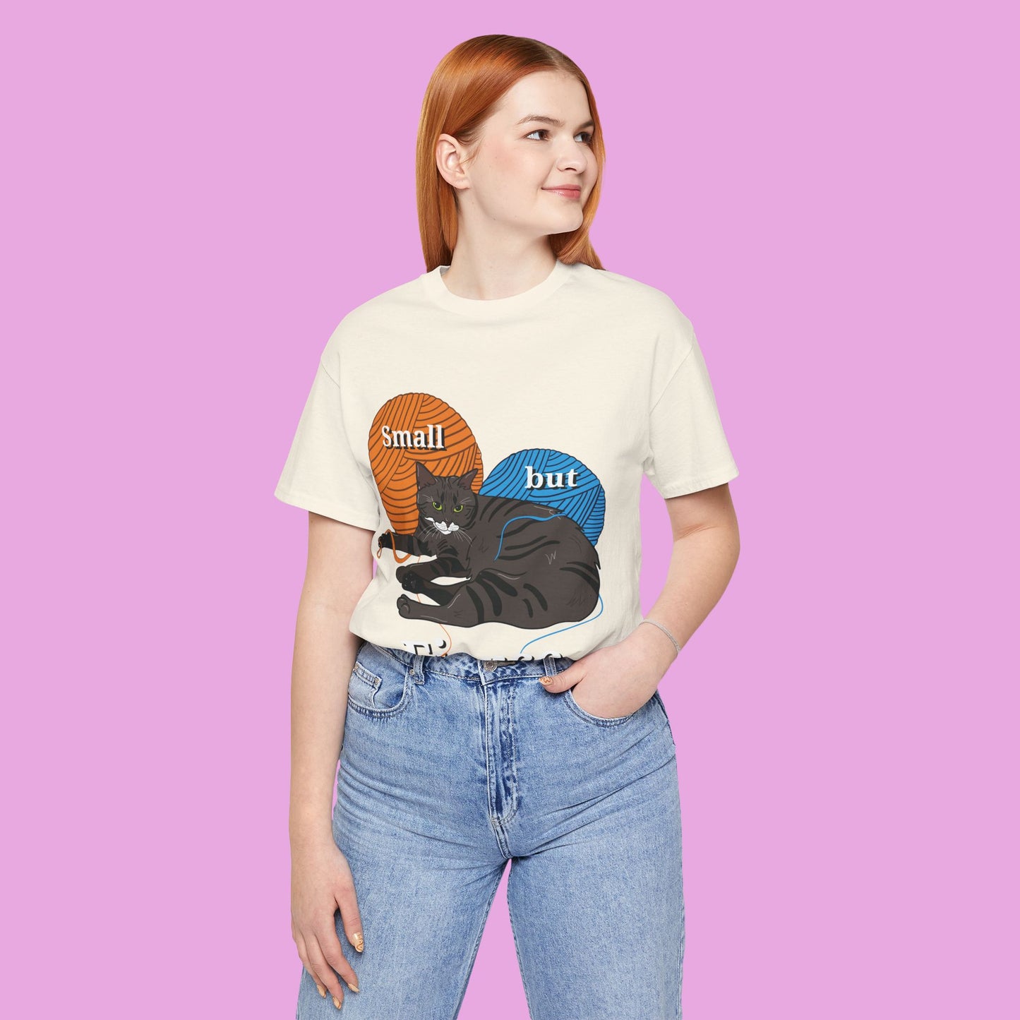 Small but fierce unisex stuttermabolur- prent ađ framan