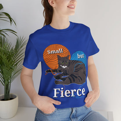 Small but fierce unisex stuttermabolur- prent ađ framan
