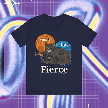 Small but fierce unisex stuttermabolur- prent ađ framan