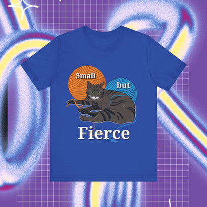 Small but fierce unisex stuttermabolur- prent ađ framan